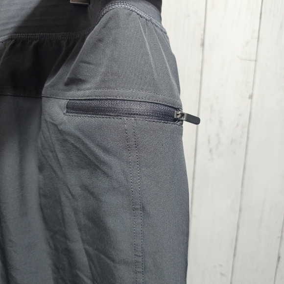 Gaiam Men's Dark Gray Athletic Shorts Size XL Inner Liner Pockets Stretch. - Picture 10 of 10